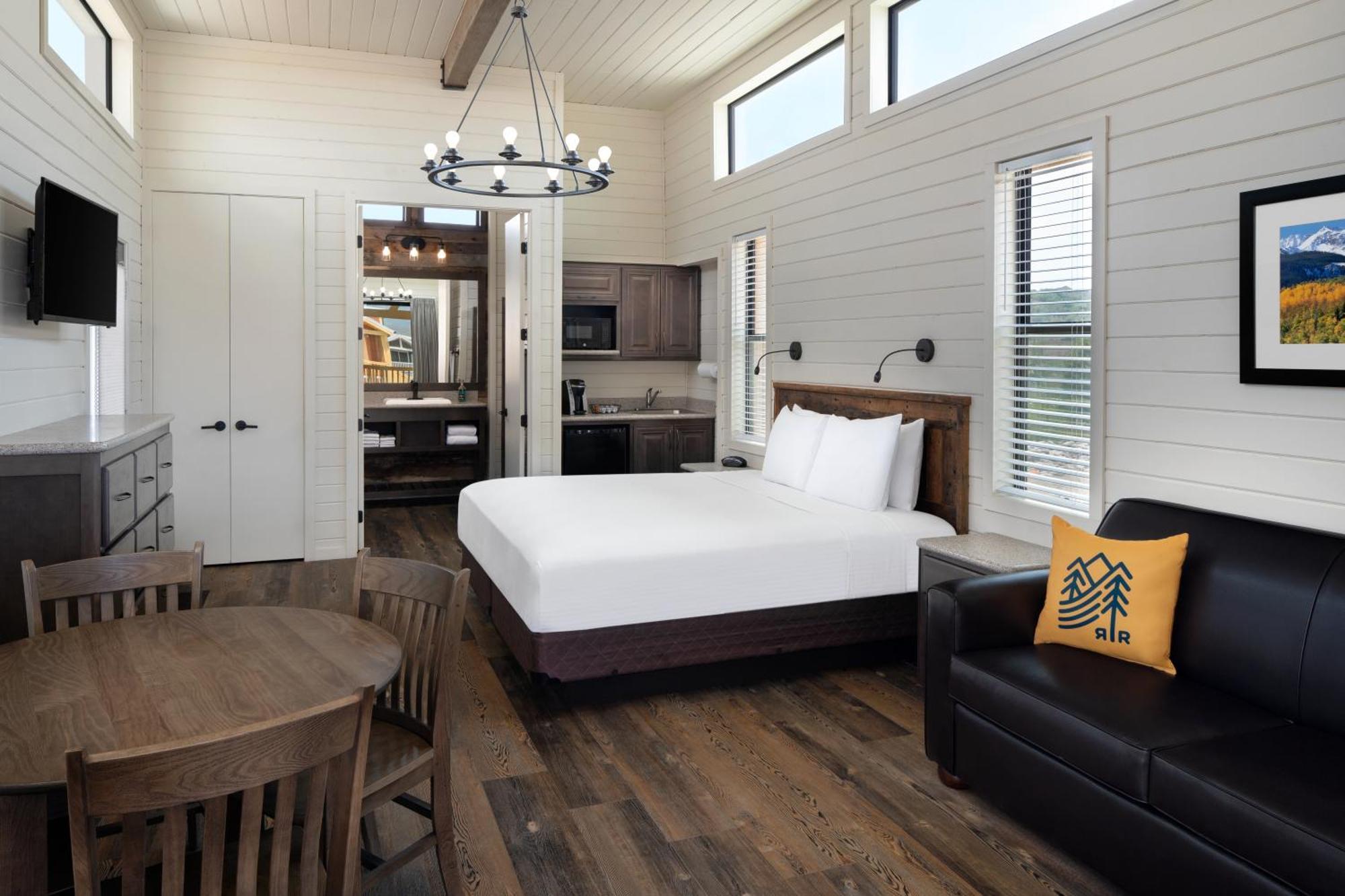 Sun Outdoors Rocky Mountains Hotel Granby Room photo
